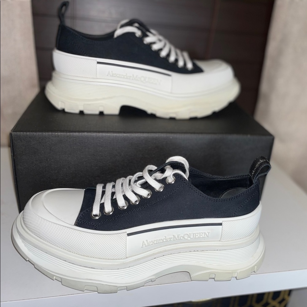 Alexander McQueen tread slick lace up sneakers